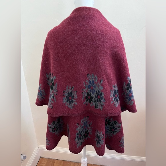 Floral Cape - Picture 6 of 16